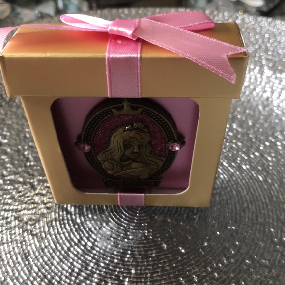 Disney birthday month pin new in box with tag - Picture 2 of 7